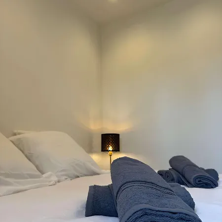 Apartment Rare - New In The Heart Of *